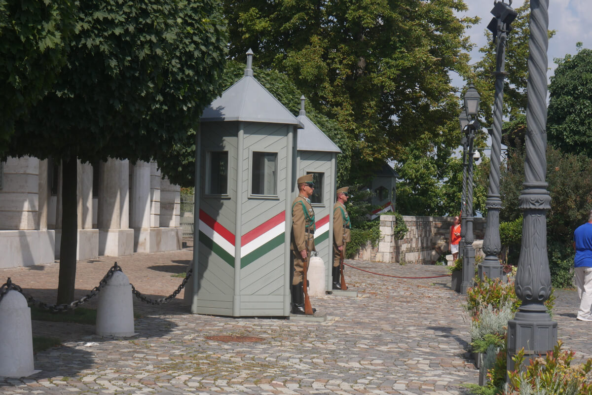 Охрана президентского дворца в Будапеште