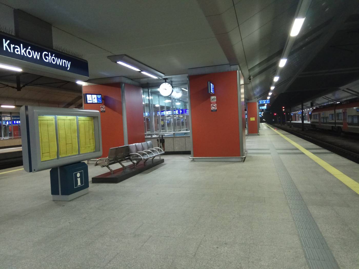 Перон краковского вокзала
