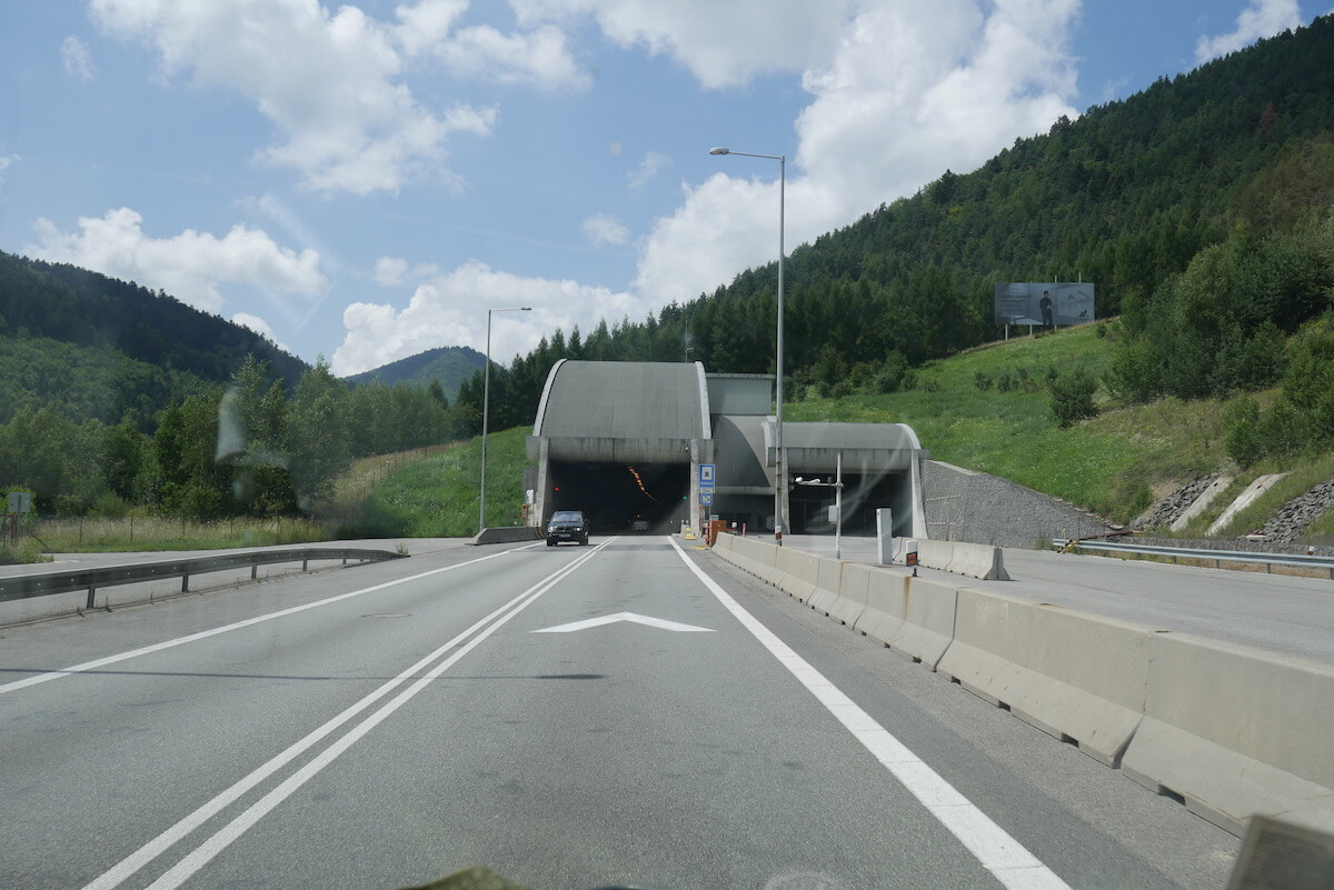 Автомобильный Тоннель на автостраде в Словакии