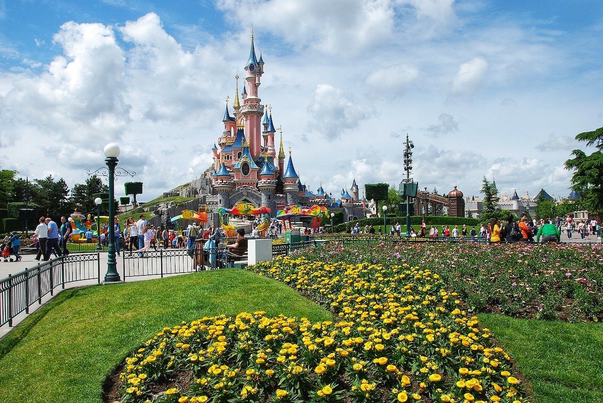 Дисней ленд. Диснейленд Париж Disneyland Paris. Диснейленд Париж Диснейленд парк. Парк Уолт Дисней в Париже. Евро Диснейленд Франция.