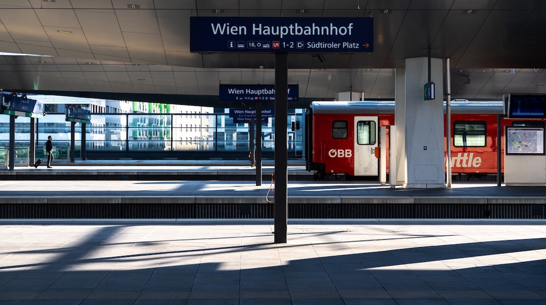 Train to Halstatt